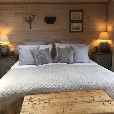 The Lodge - Luxury Lodge With Super King Size Bed, Kitchen & Shower Room Hurstpierpoint Eksteriør billede