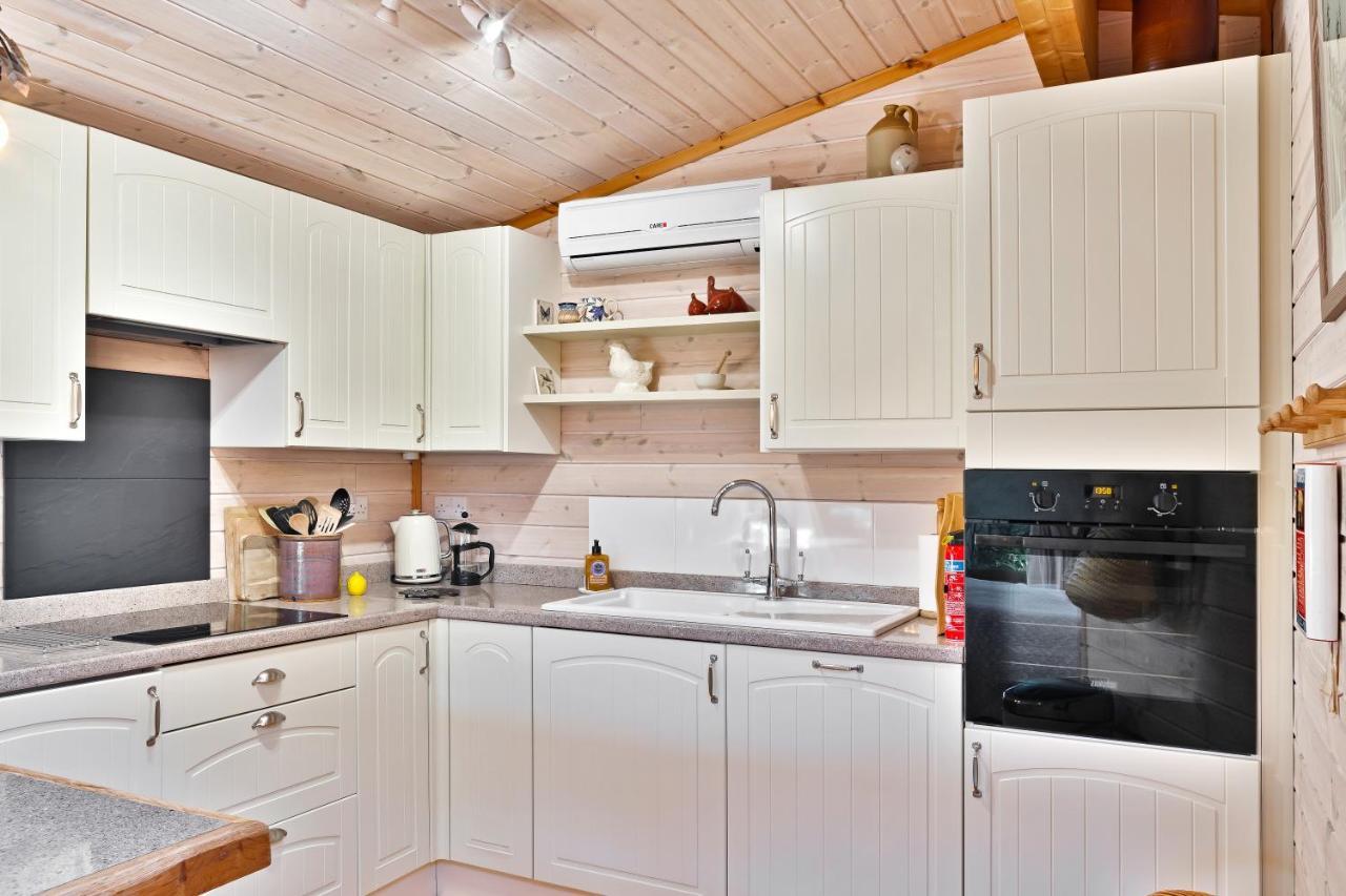 The Lodge - Luxury Lodge With Super King Size Bed, Kitchen & Shower Room Hurstpierpoint Eksteriør billede