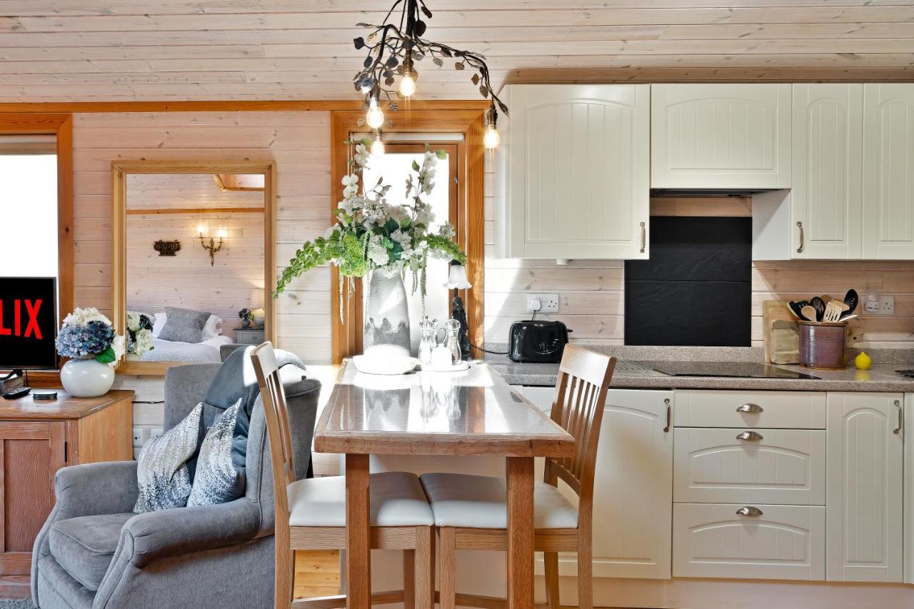 The Lodge - Luxury Lodge With Super King Size Bed, Kitchen & Shower Room Hurstpierpoint Eksteriør billede