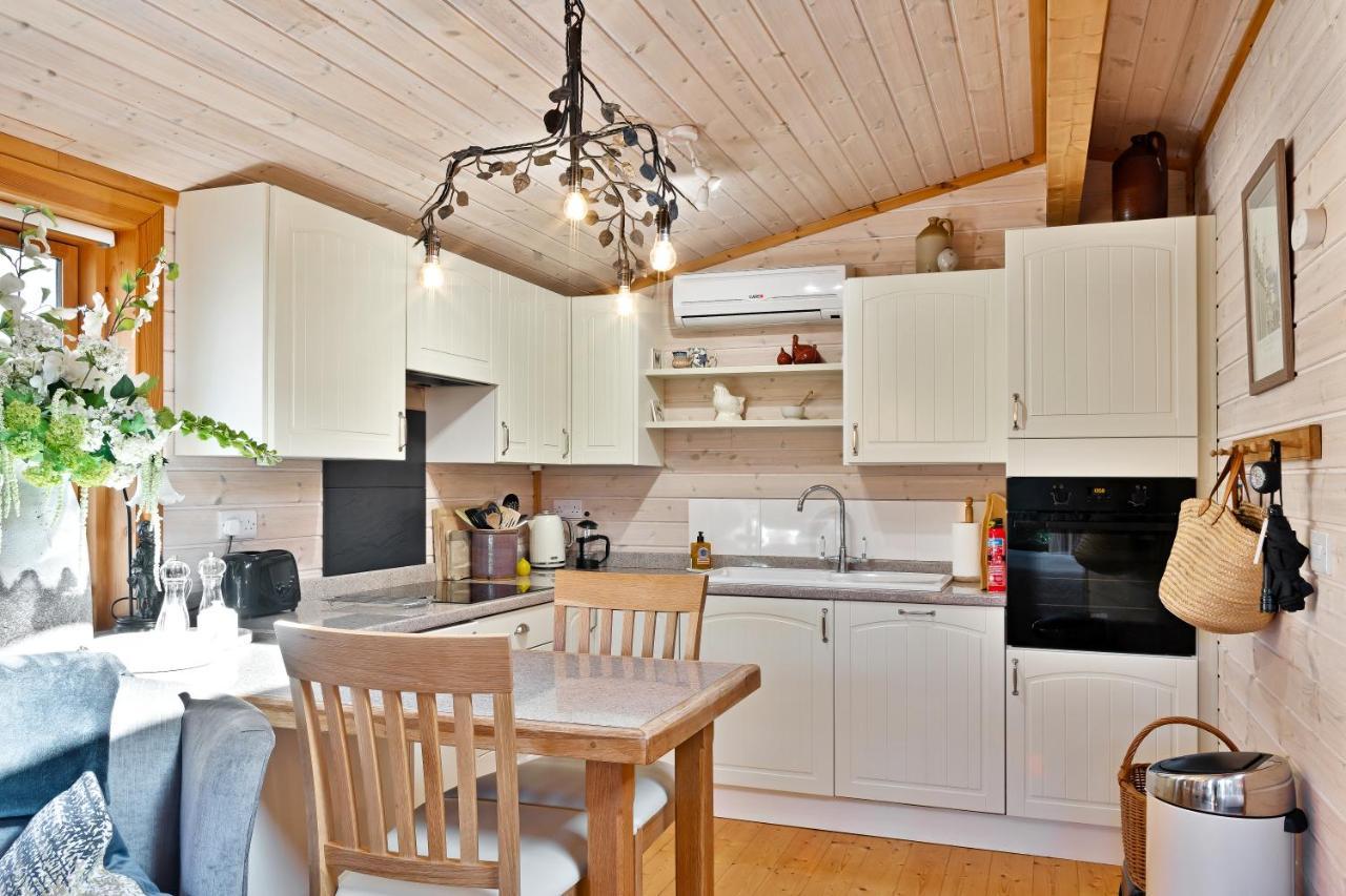 The Lodge - Luxury Lodge With Super King Size Bed, Kitchen & Shower Room Hurstpierpoint Eksteriør billede