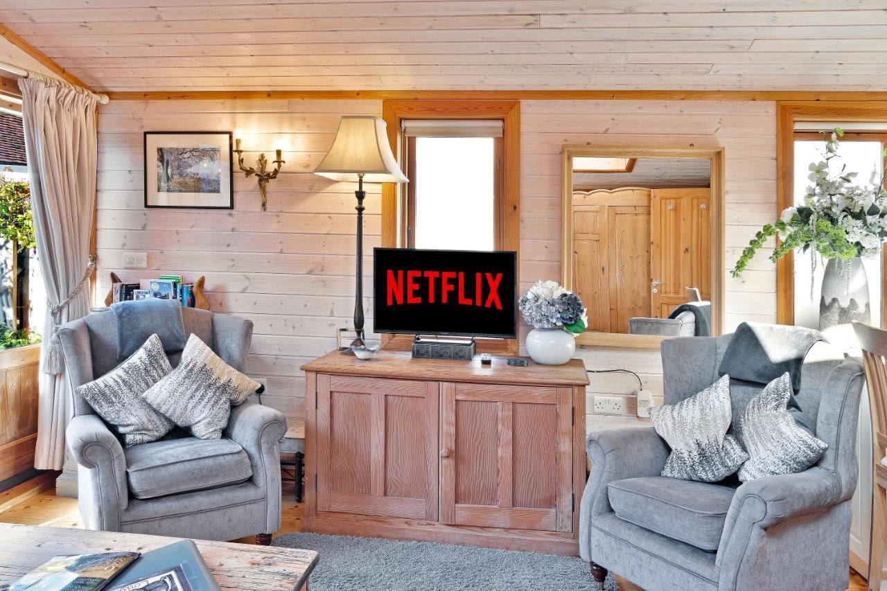 The Lodge - Luxury Lodge With Super King Size Bed, Kitchen & Shower Room Hurstpierpoint Eksteriør billede