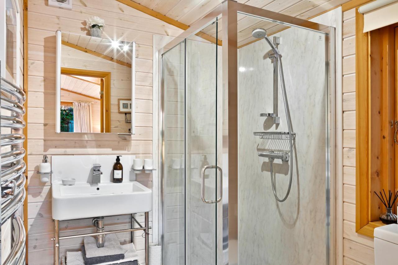The Lodge - Luxury Lodge With Super King Size Bed, Kitchen & Shower Room Hurstpierpoint Eksteriør billede